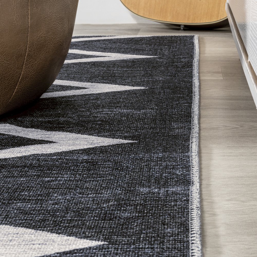 Siksak Modern Chevron Border Area Rug. Picture 5