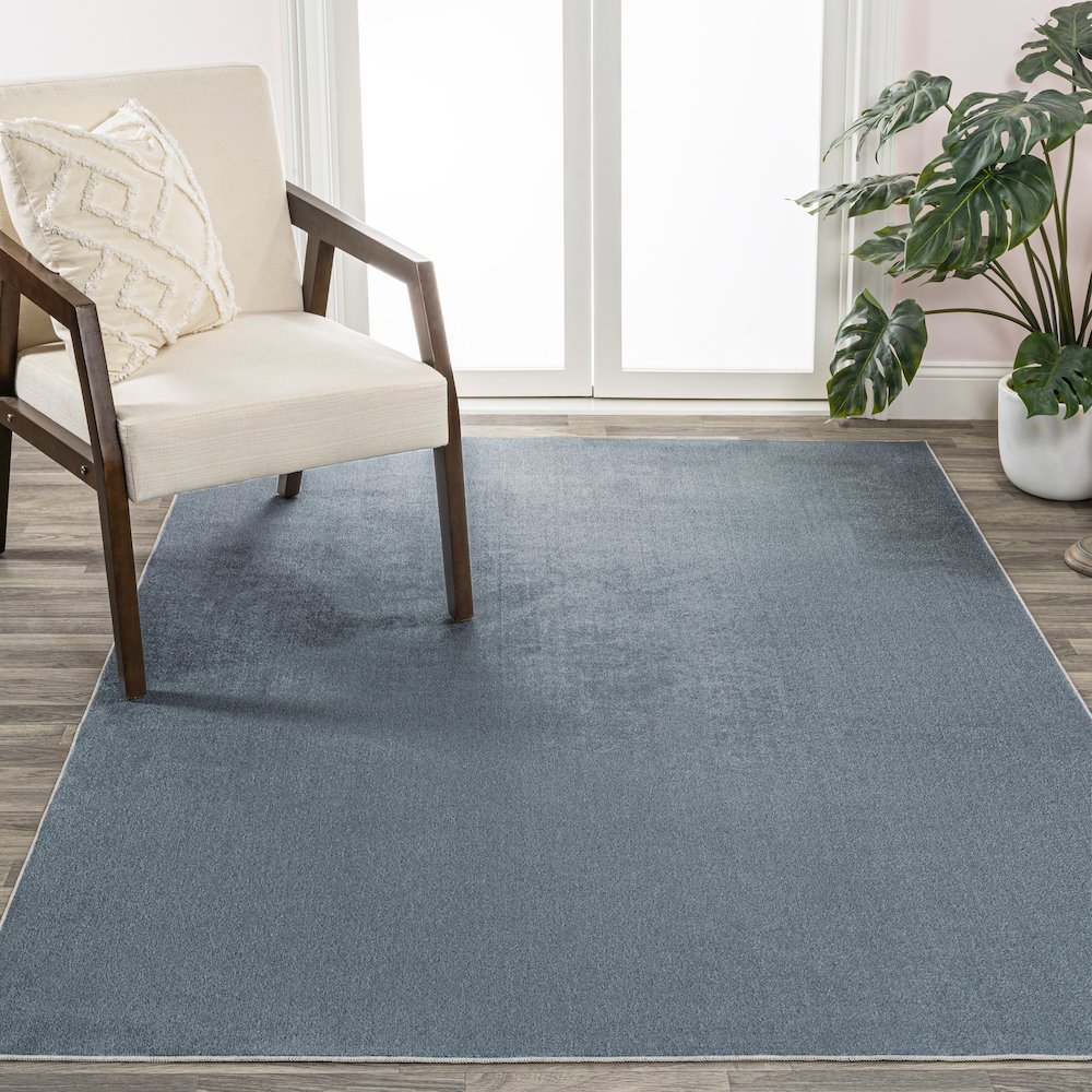 Twyla Classic Solid Low-Pile Machine-Washable Area Rug. Picture 2