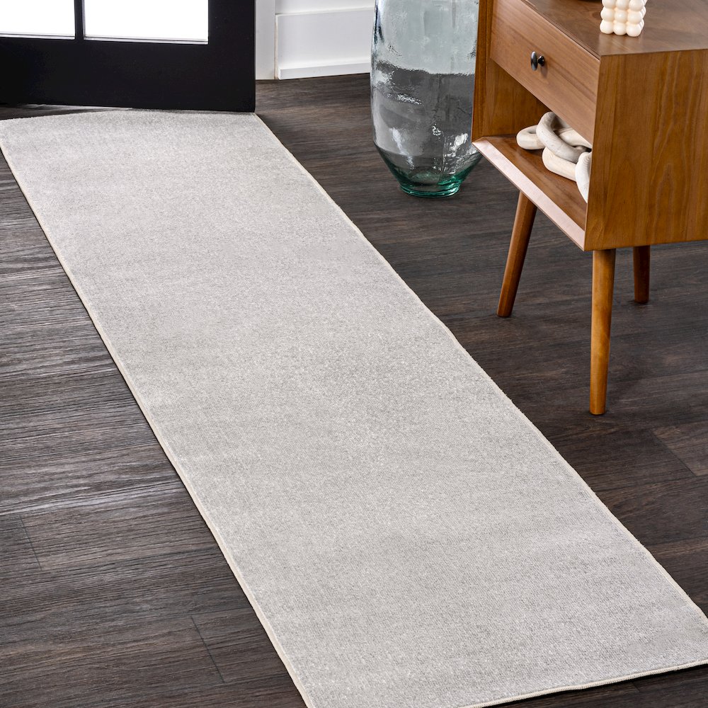 Twyla Classic Solid Low-Pile Machine-Washable Runner Rug. Picture 1