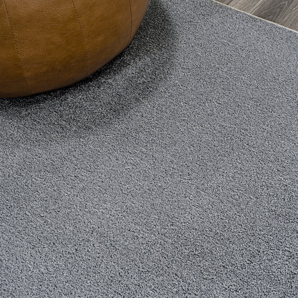 Twyla Classic Solid Low-Pile Machine-Washable Runner Rug. Picture 2