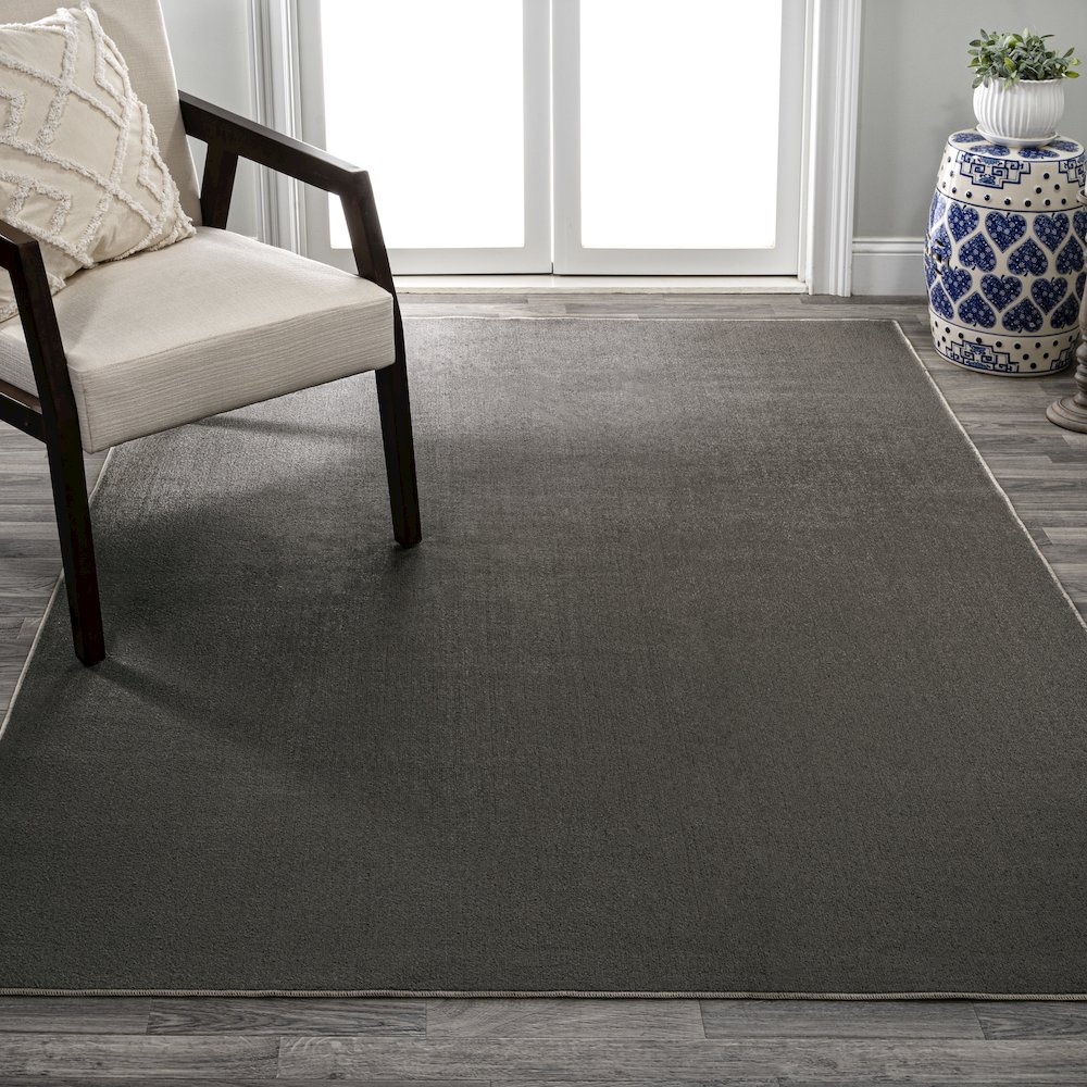Twyla Classic Solid Low-Pile Machine-Washable Area Rug. Picture 2