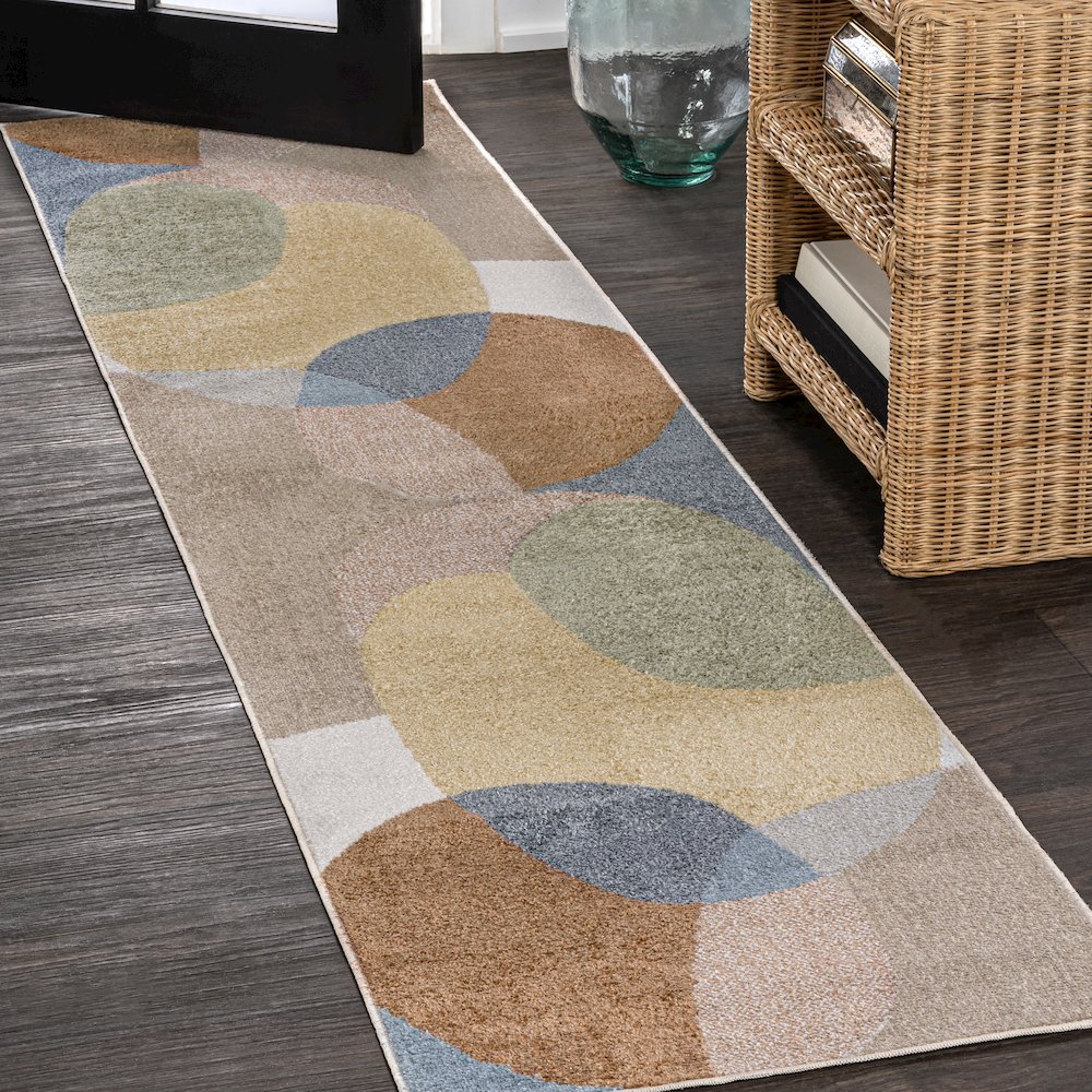 Pebble Geometric Kids & Novelty Machine-Washable Runner Rug. Picture 1