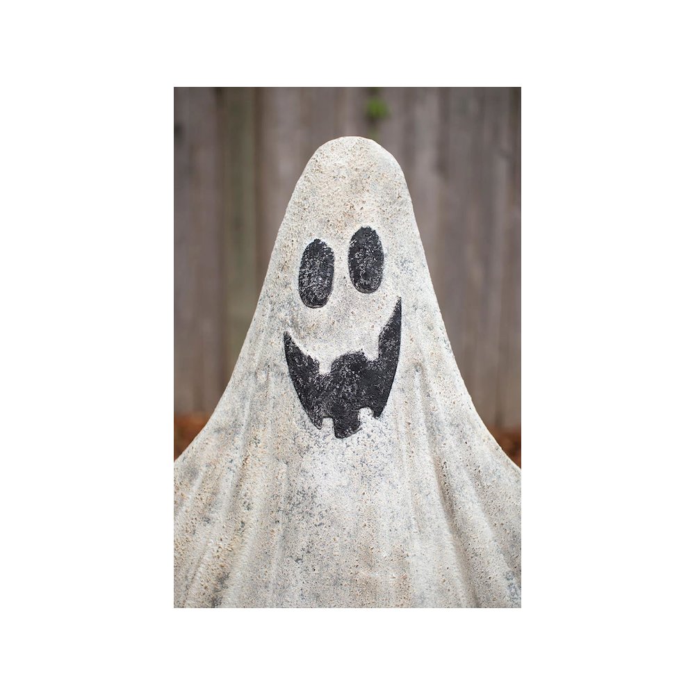Set Of Two Painted Metal Ghosts. Picture 4