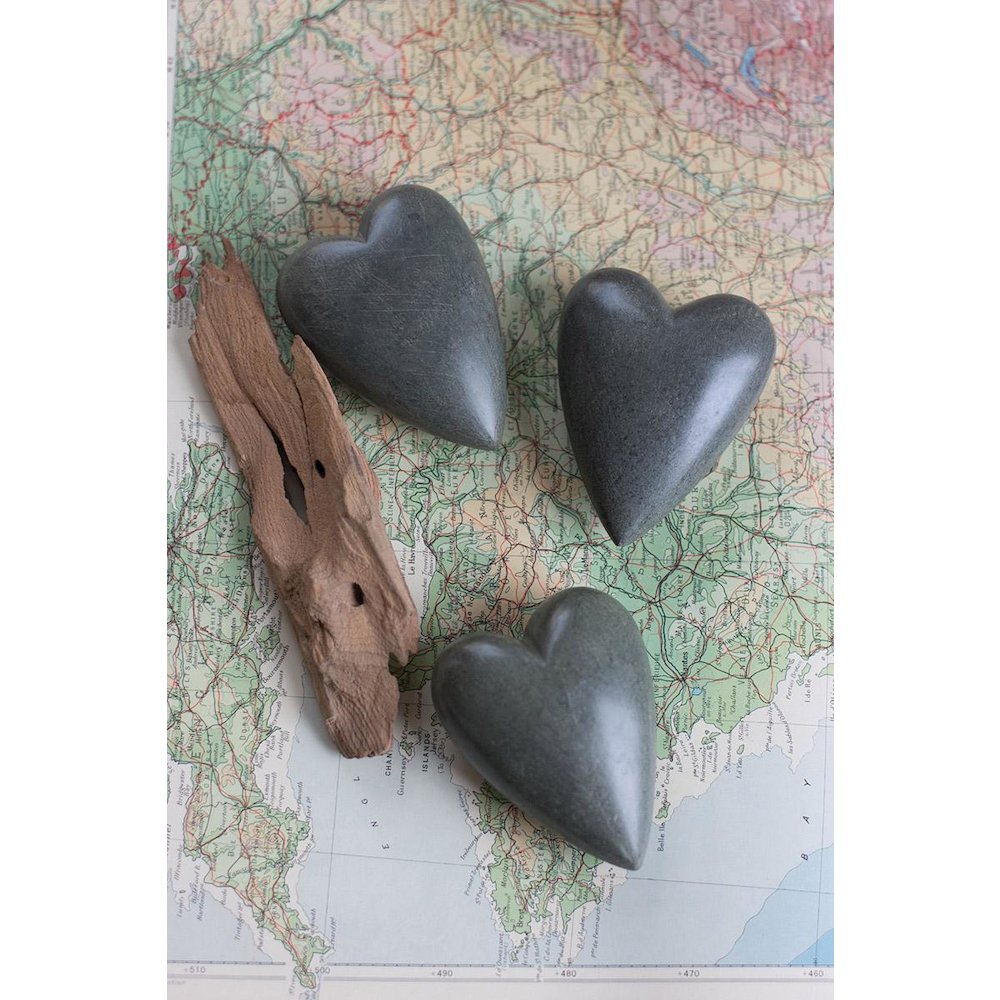 Set Of Six Hand-Carved Stone Hearts - Grey. Picture 2