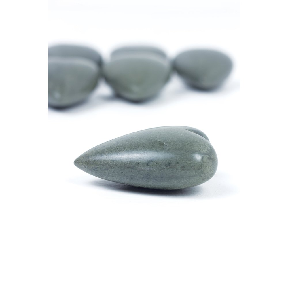 Set Of Six Hand-Carved Stone Hearts - Grey. Picture 3