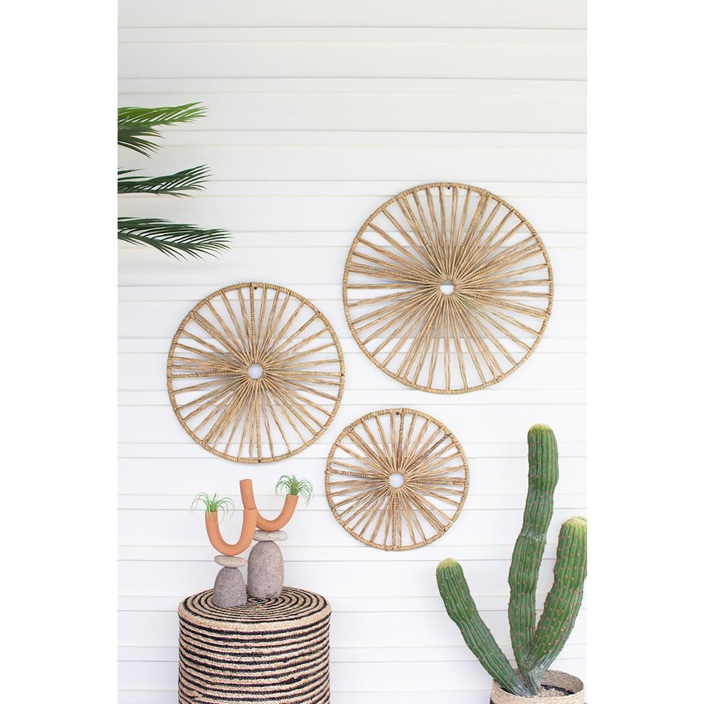 Set Of Three Spoked Seagrass Wall Art. Picture 1