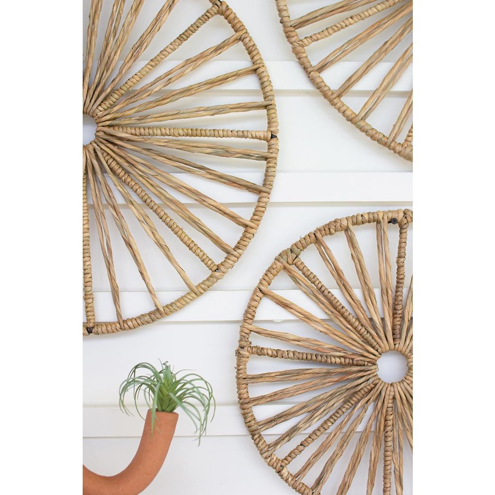 Set Of Three Spoked Seagrass Wall Art. Picture 2