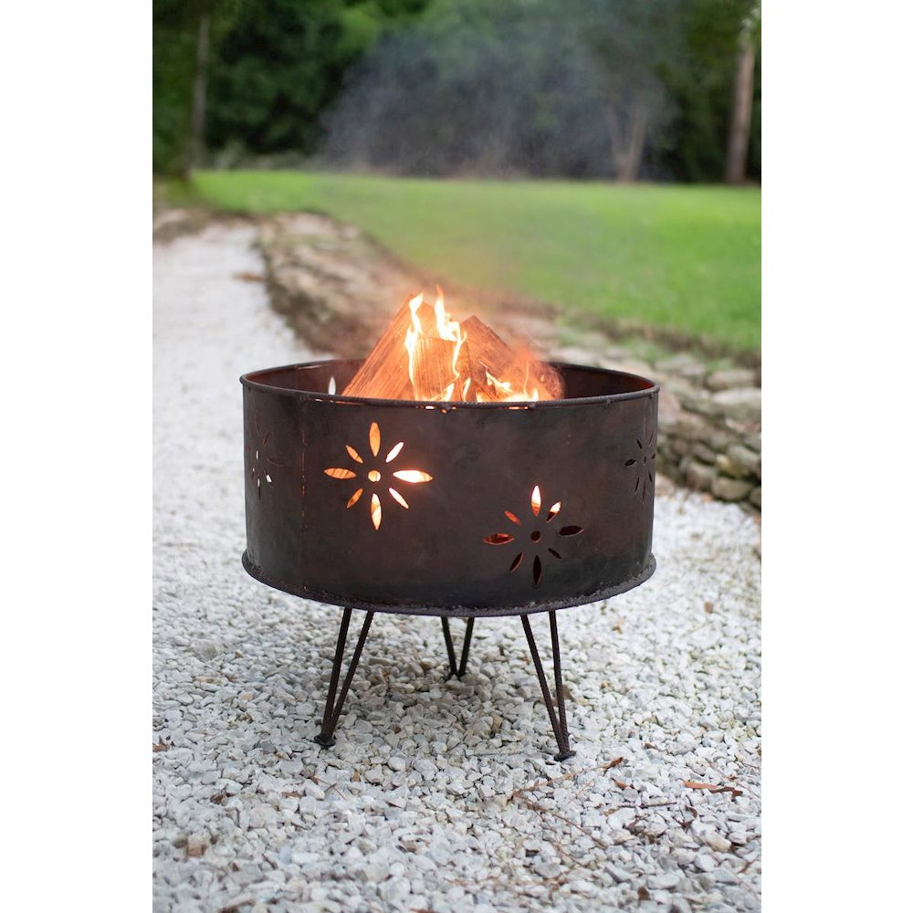 Rustic Iron Fire Pit. Picture 1