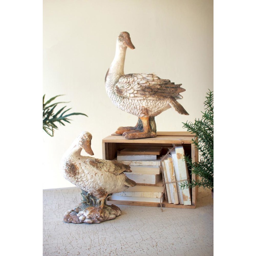 Faux Concrete Duck - Head Up. Picture 2