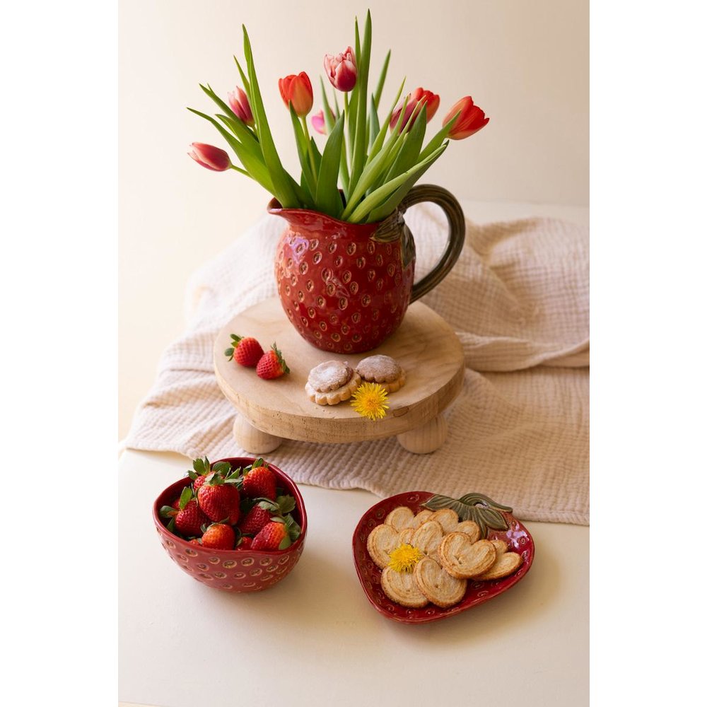Ceramic Strawberry Bowl. Picture 3