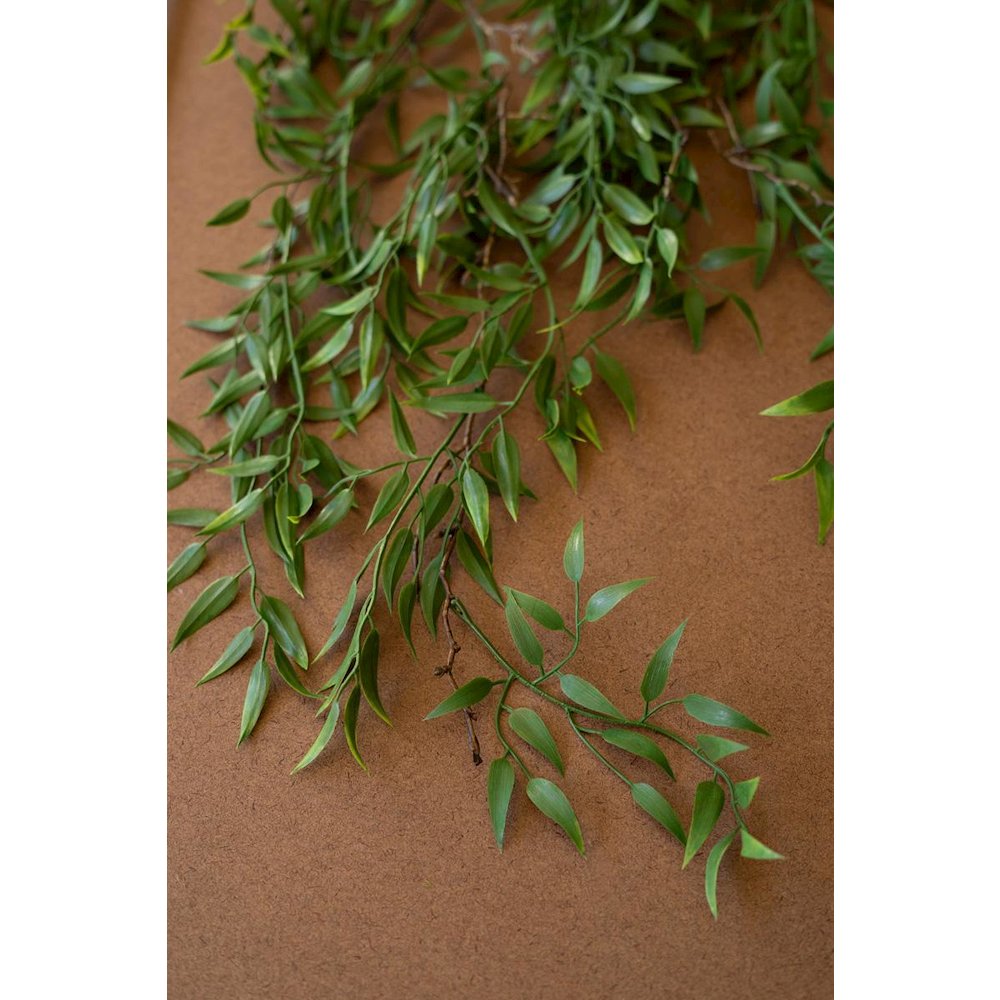 Artificial Leaves Spray - Green. Picture 3