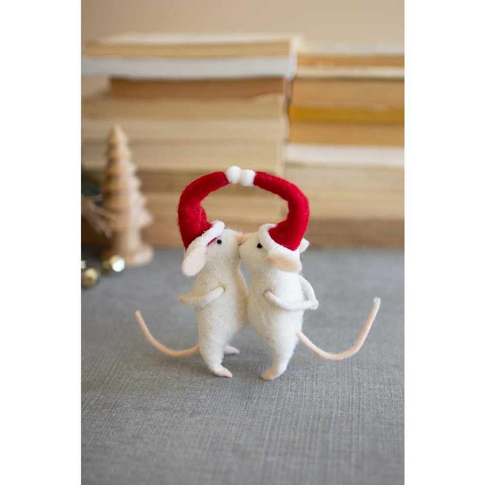 Kissing Felt Christmas Mice. Picture 1