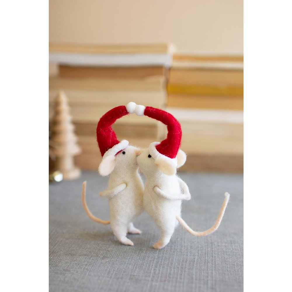 Kissing Felt Christmas Mice. Picture 2