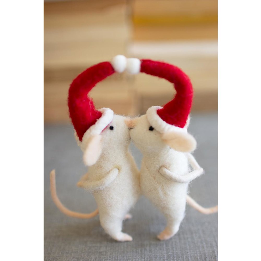 Kissing Felt Christmas Mice. Picture 3