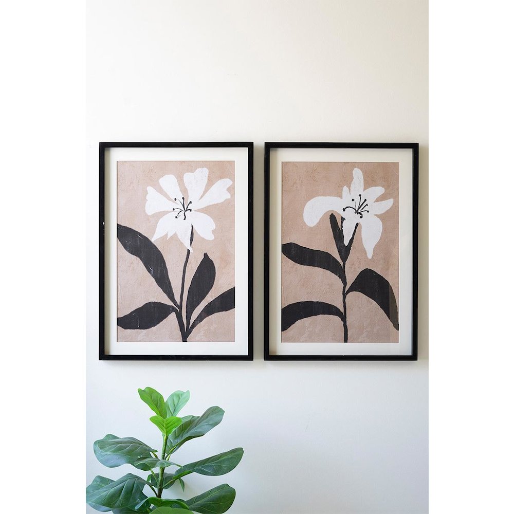 Set Of Two Framed Flower Prints Under Glass. Picture 1