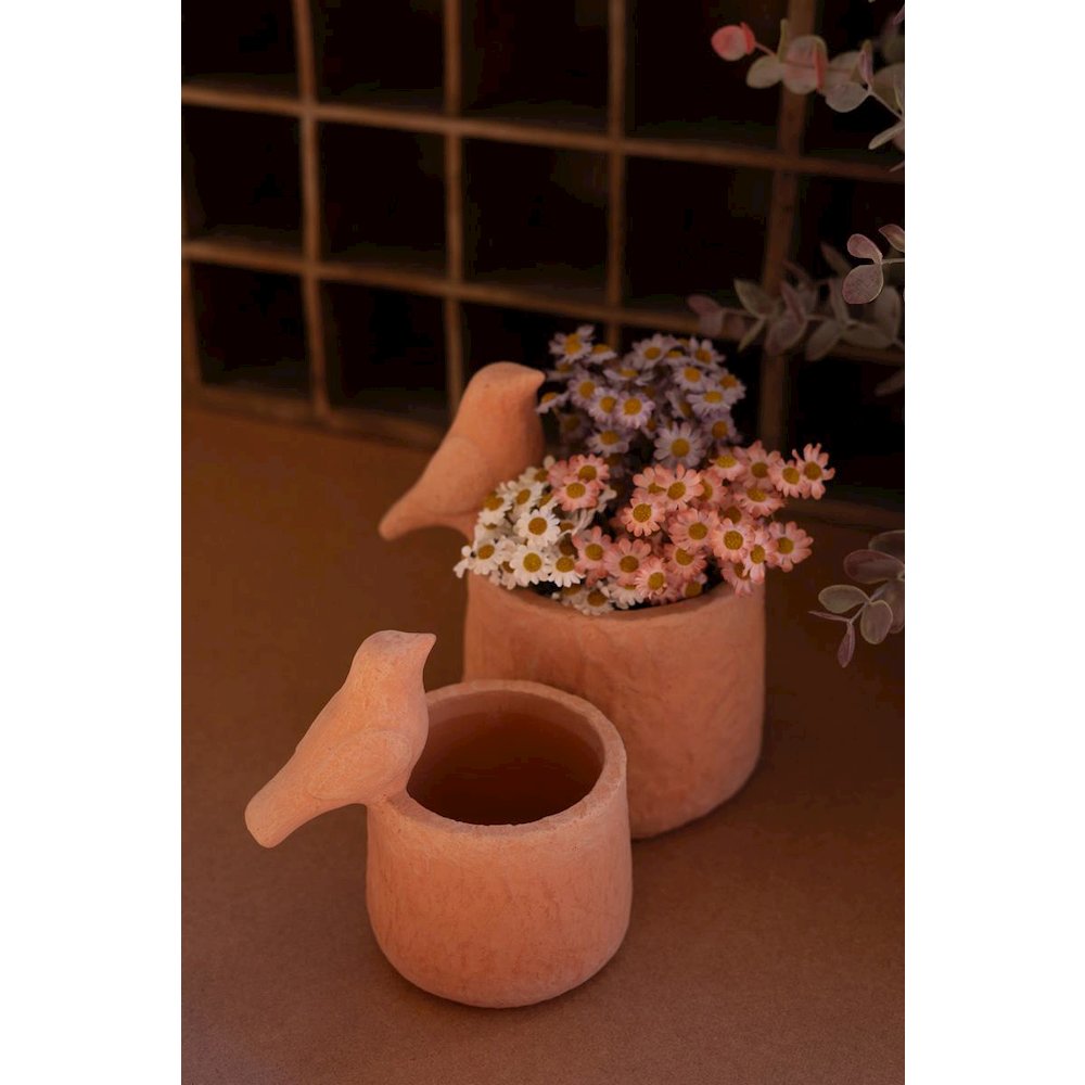 Set Of Two Concrete Planters With Birds - Terracotta. Picture 3