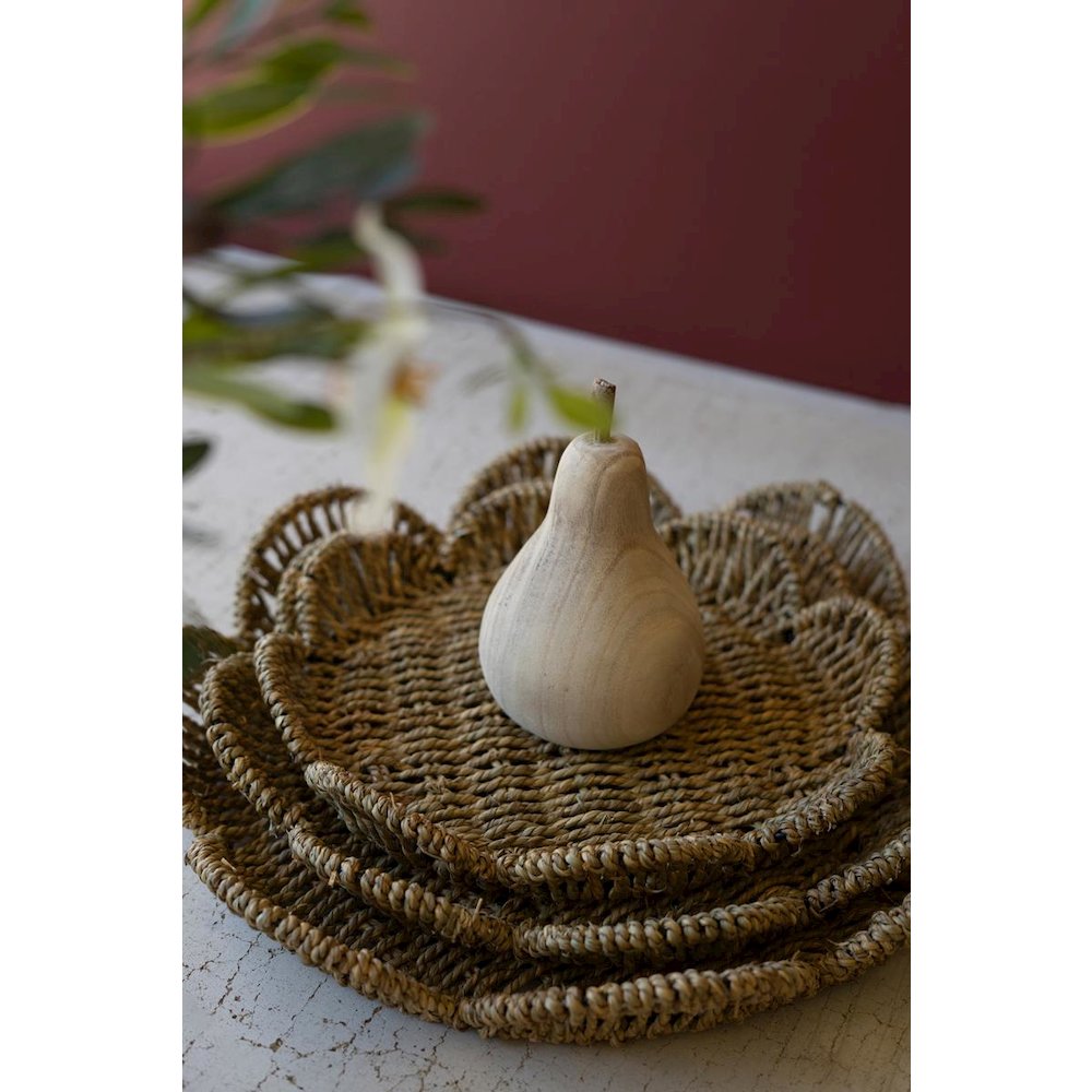 Set Of Three Flower Shaped Woven Seagrass Trays. Picture 2