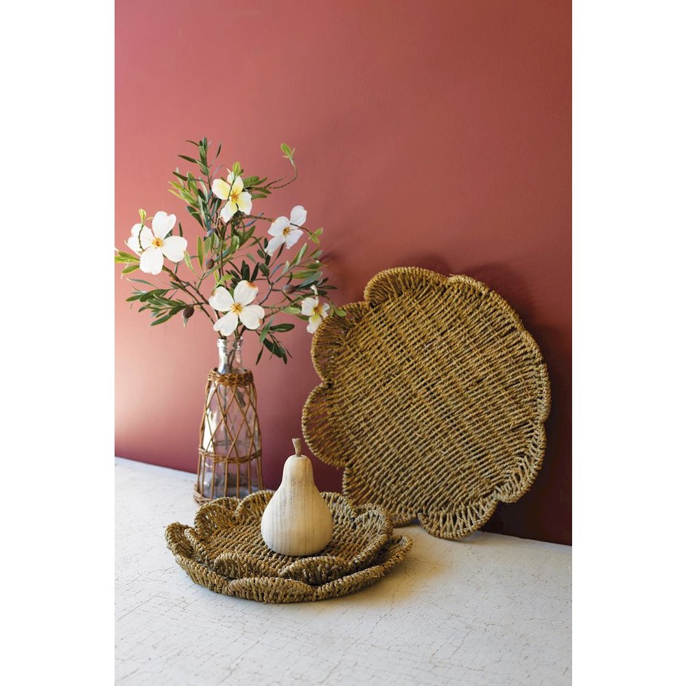 Set Of Three Flower Shaped Woven Seagrass Trays. Picture 3