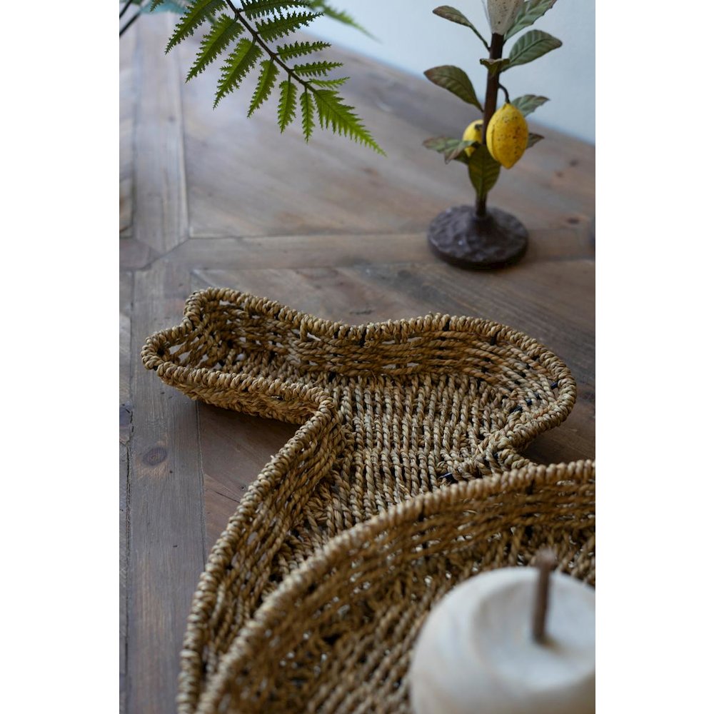 Set Of Two Woven Vine Rabbit Trays. Picture 2