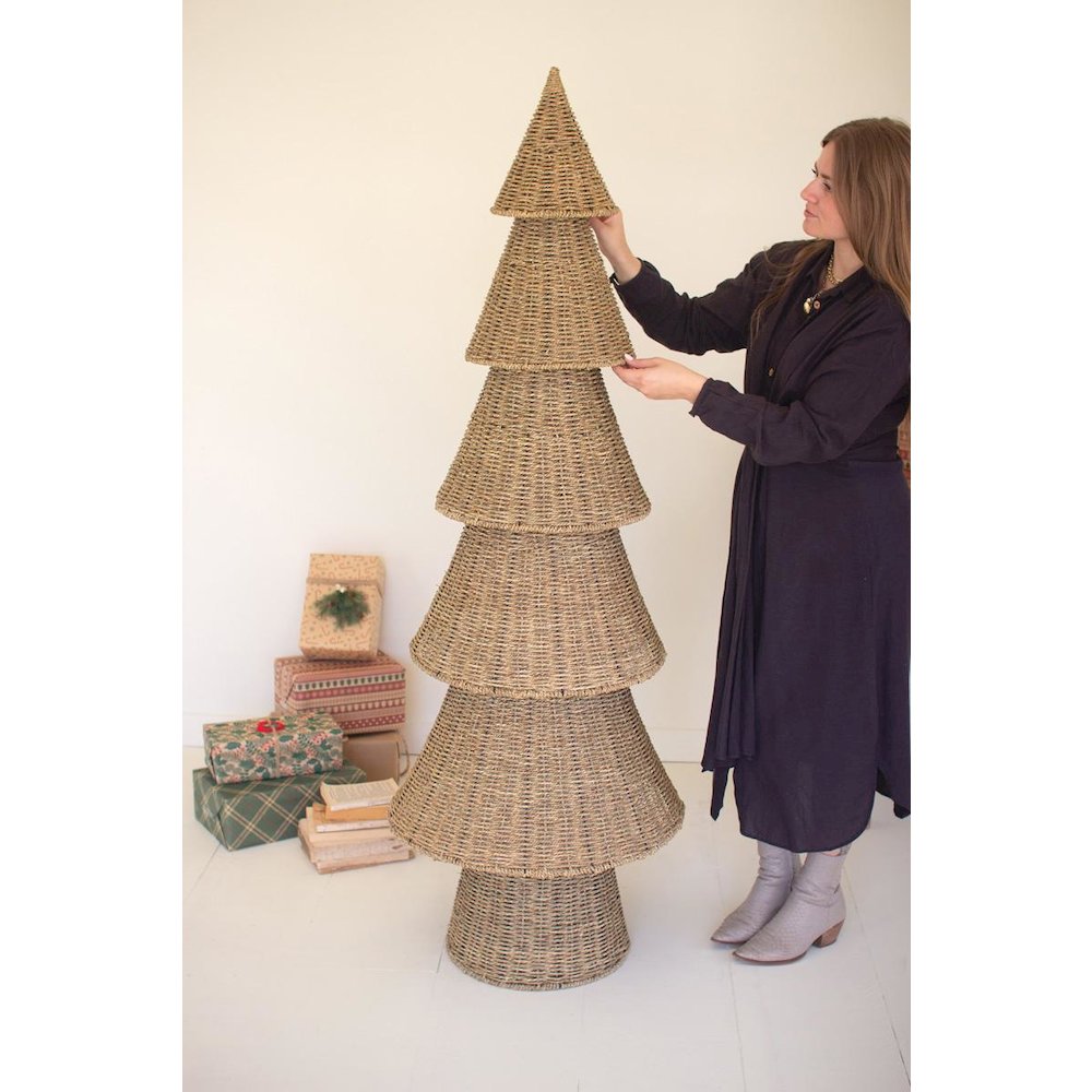 Woven Vine Christmas Tree. Picture 1
