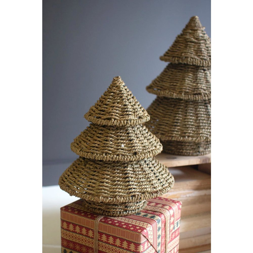 Set Of Two Small Woven Vine Christmas Trees. Picture 4
