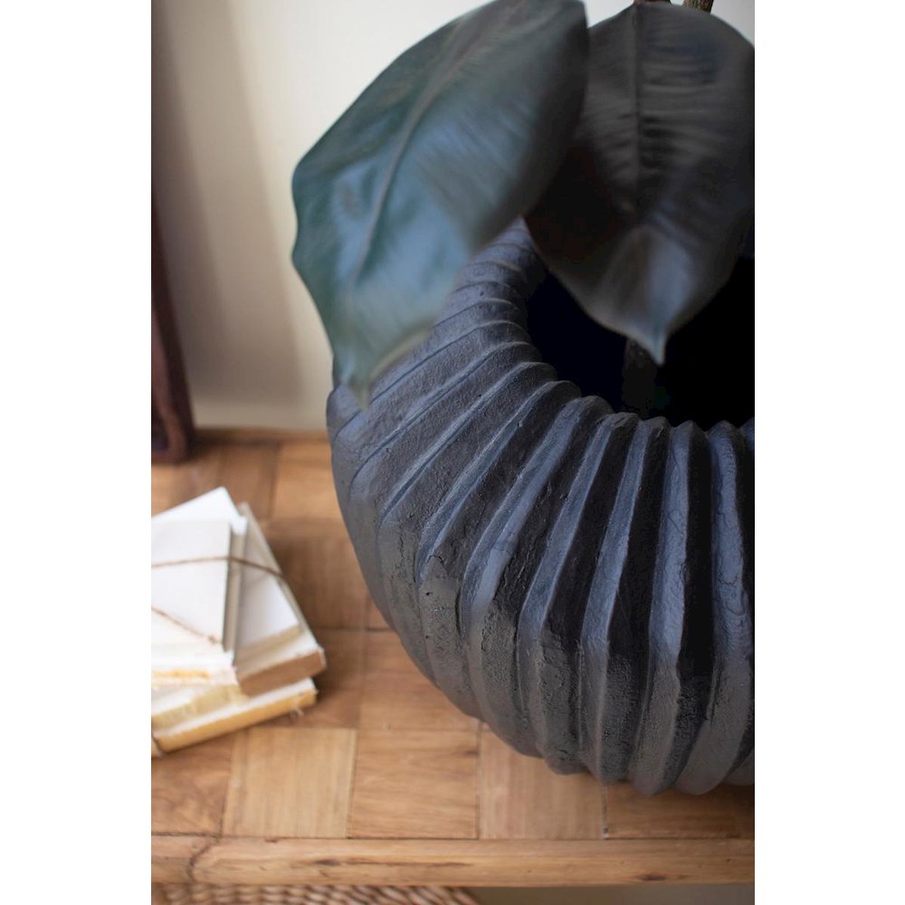 Short Stone Composite Urn - Black. Picture 3