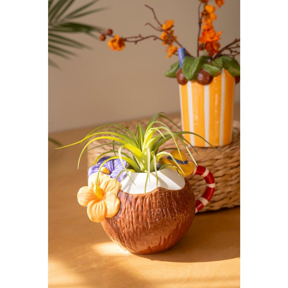 Set Of Two Ceramic Cocktail Inspired Vases. Picture 3