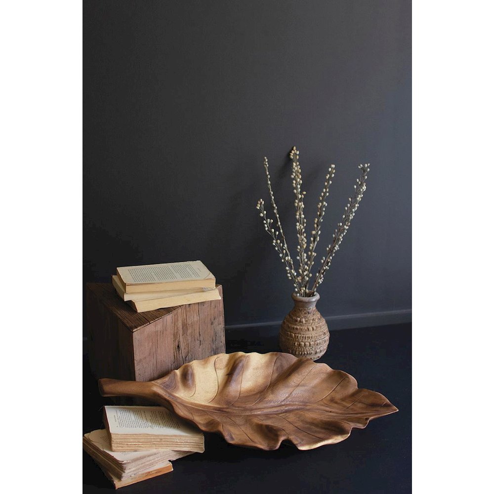 Wooden Teak Leaf Tray. Picture 1