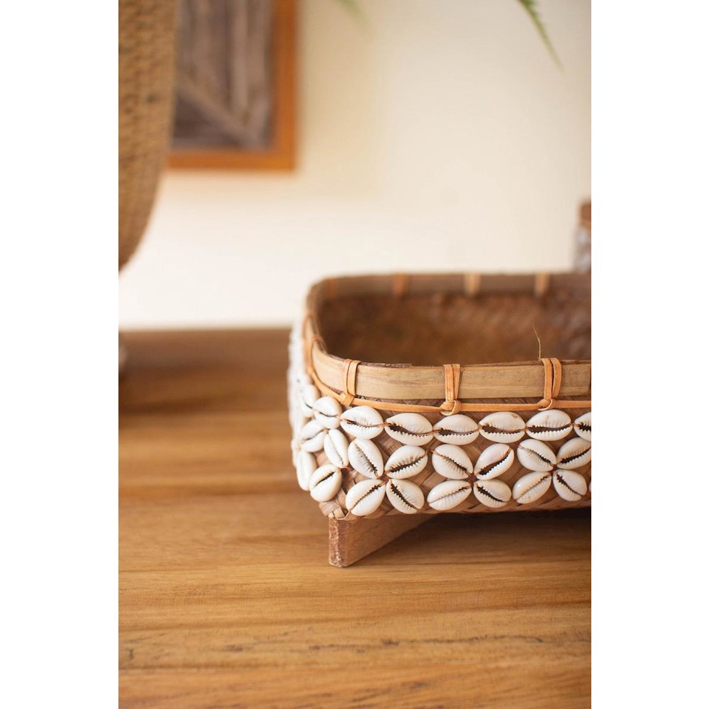 Set Of Two Bamboo Trays With Shell Detail. Picture 4