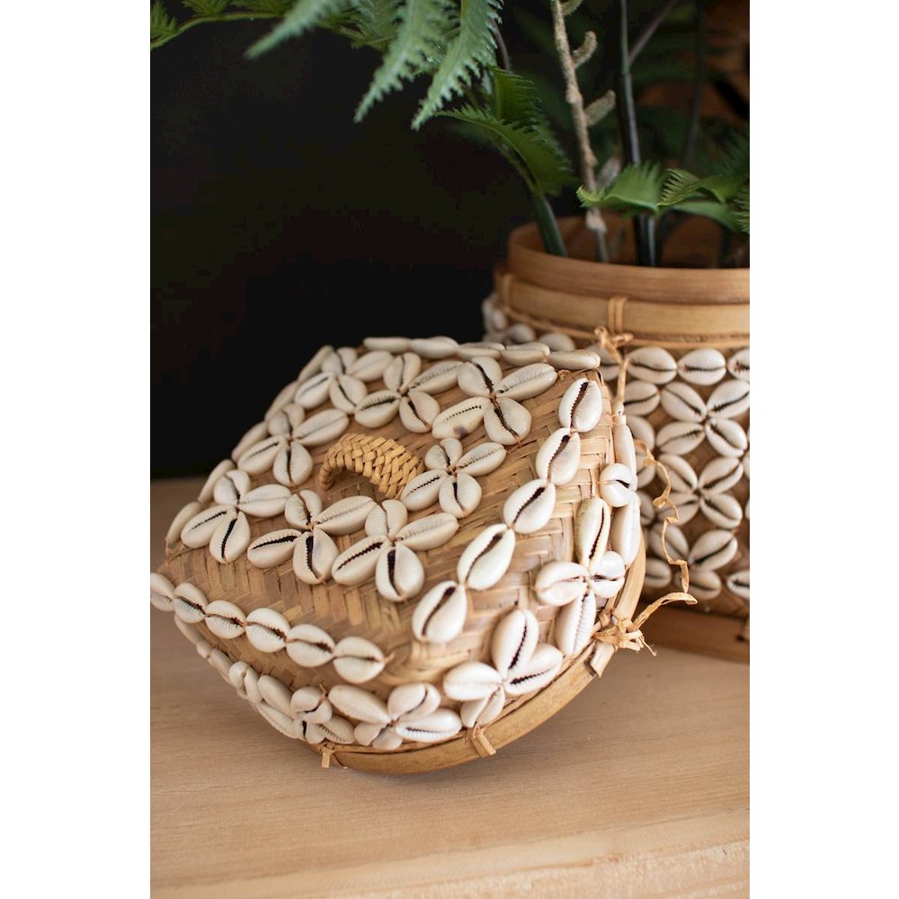 Bamboo Box With Shell Detail. Picture 3