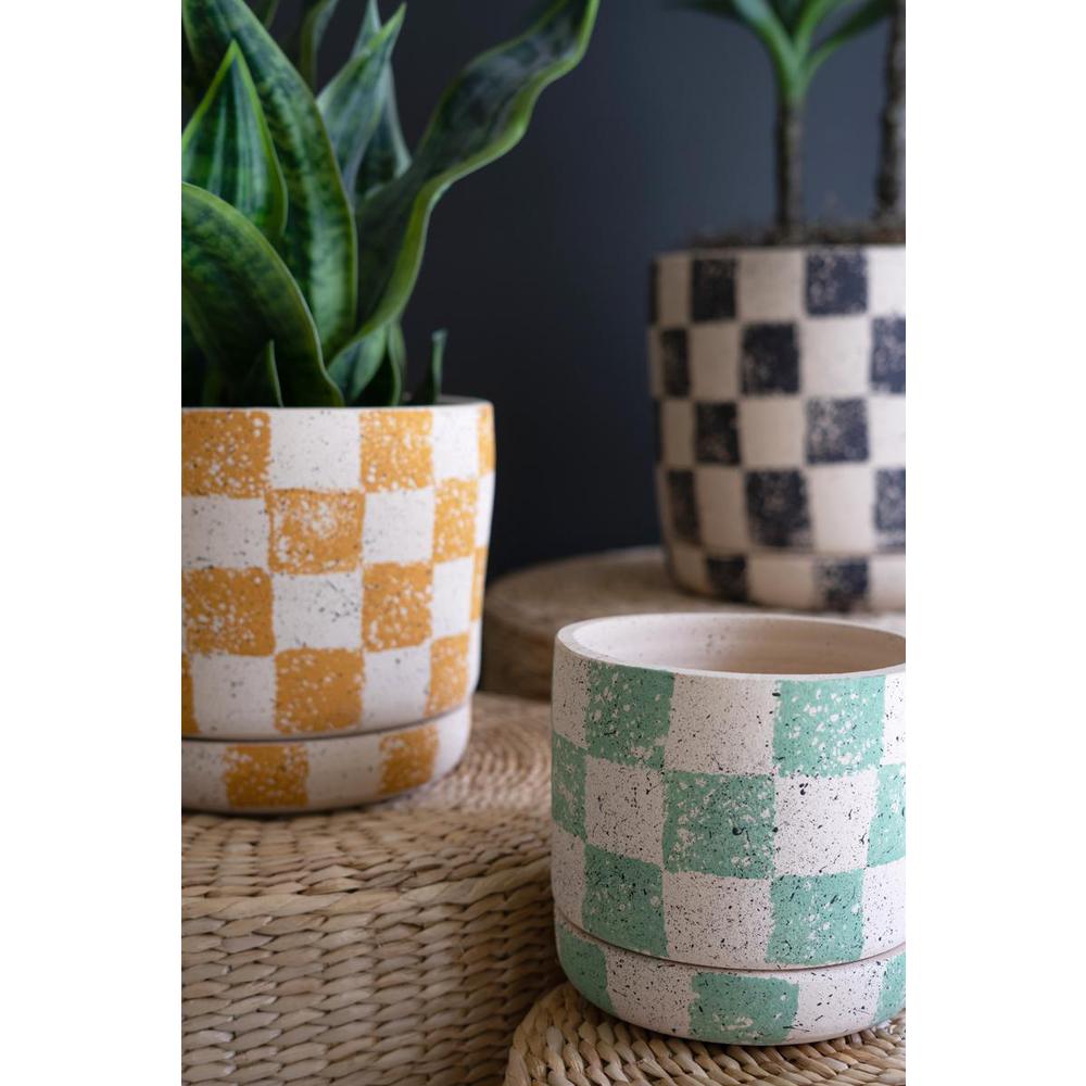 Set Of Three Checkered Clay Planters With Trays. Picture 5