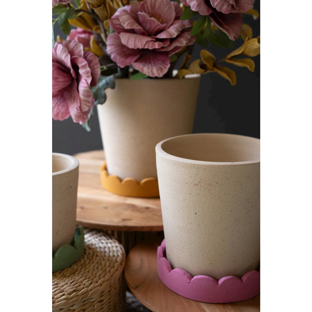 Set Of Three Scalloped Clay Planters. Picture 2