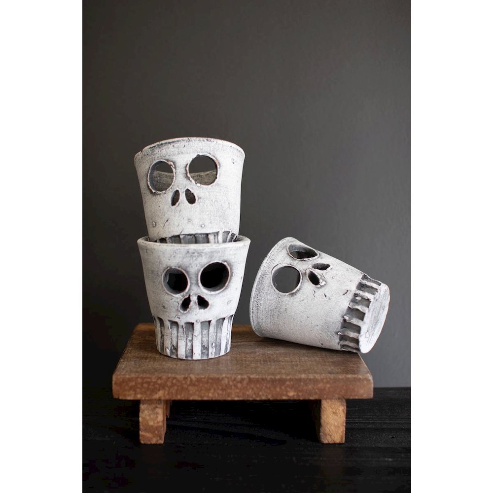 Set Of Three Halloween Skull Vases. Picture 1
