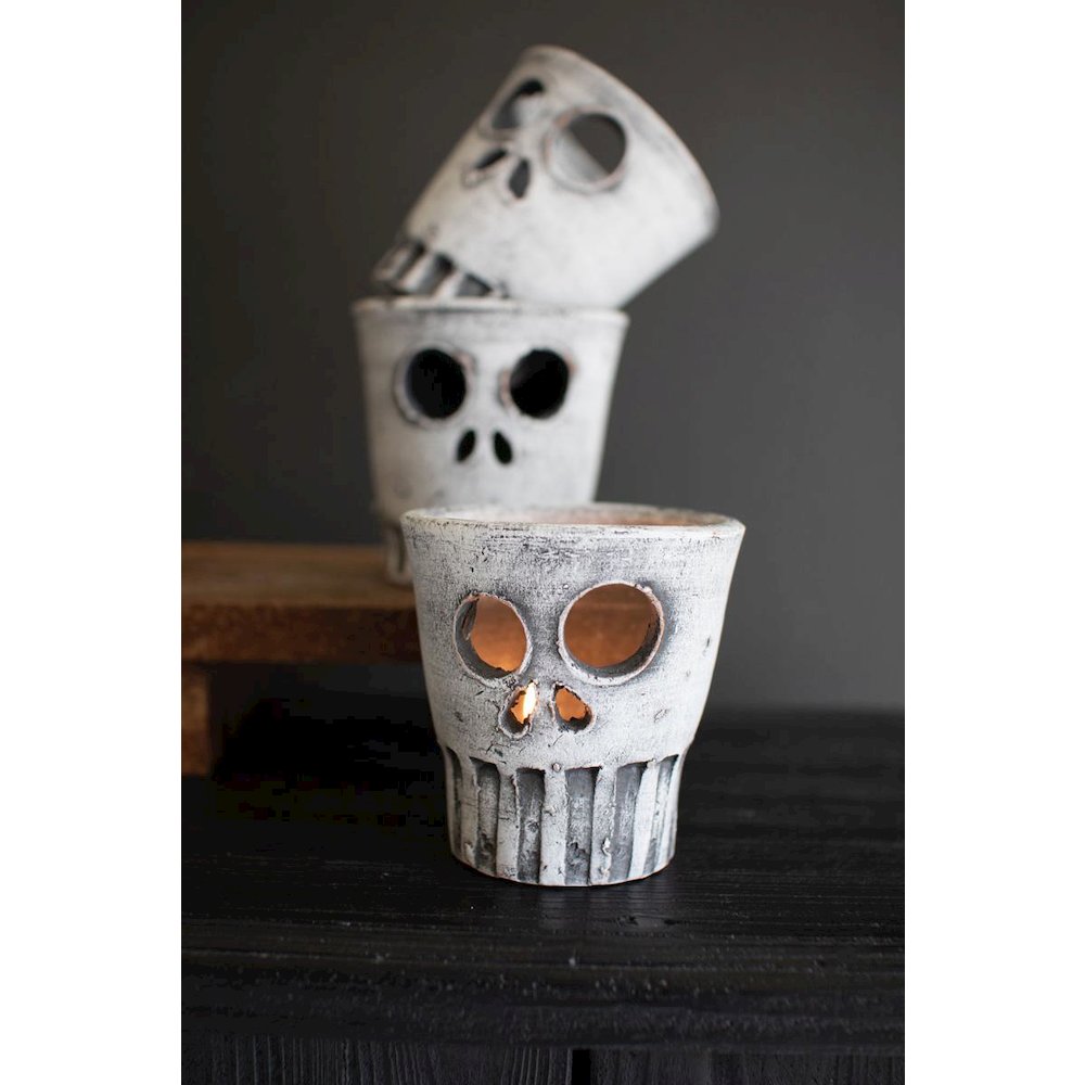 Set Of Three Halloween Skull Vases. Picture 3