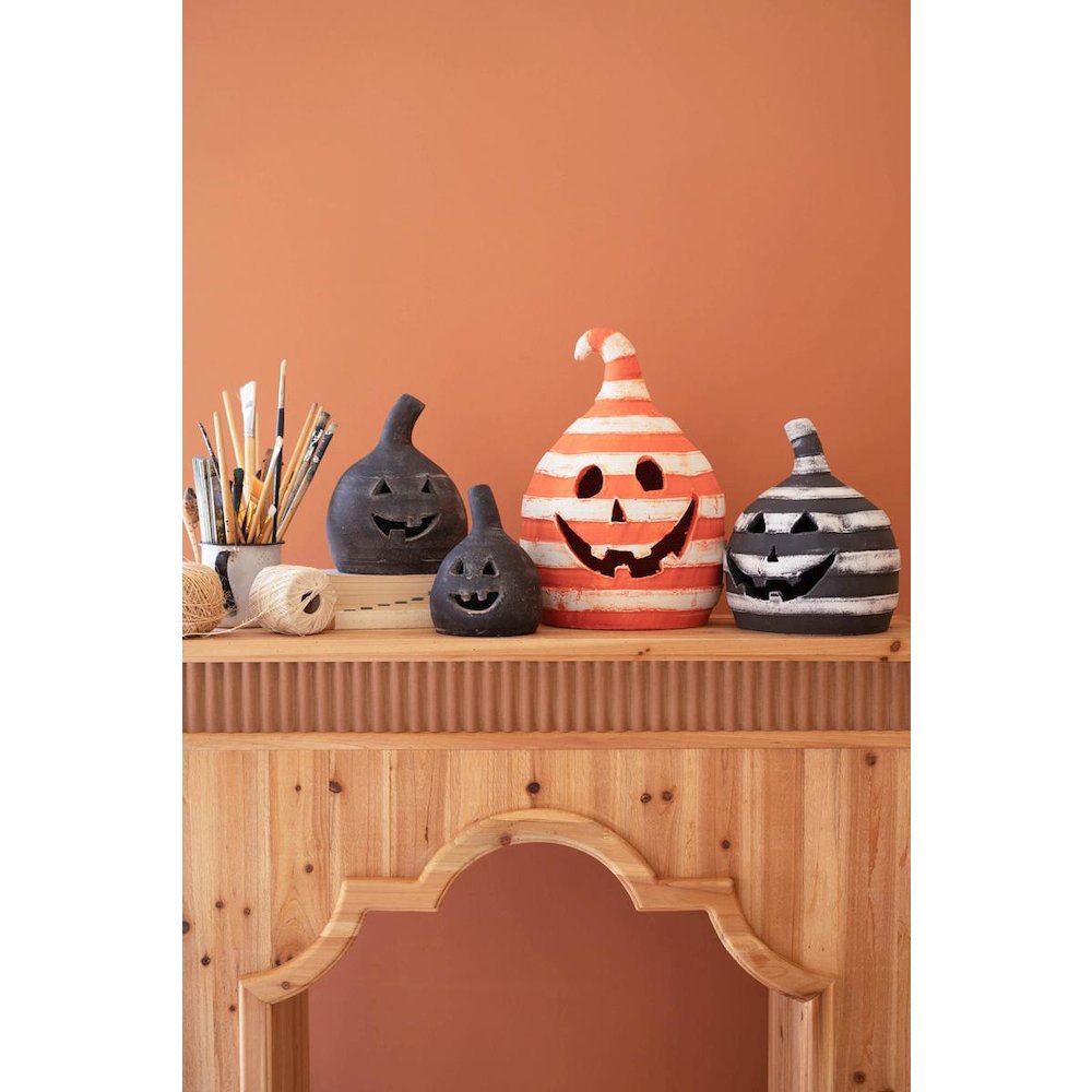 Set Of Two Small Clay Jack-O-Lanterns - Black. Picture 4