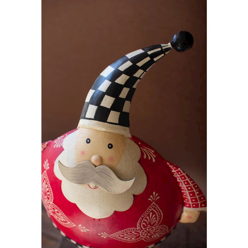 Set Of Two Painted Metal Santas With Checkered Detail. Picture 4