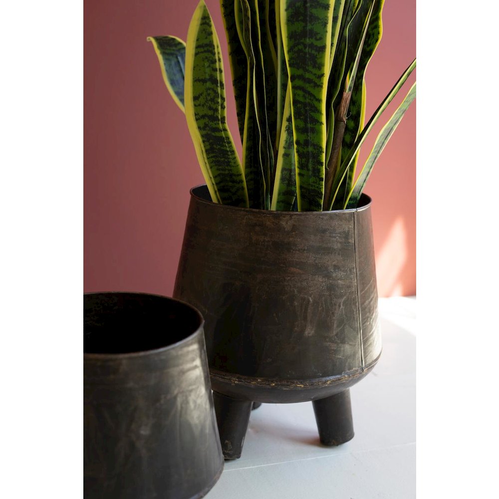 Set Of Two Hand - Hammered Iron Planters With Legs. Picture 2