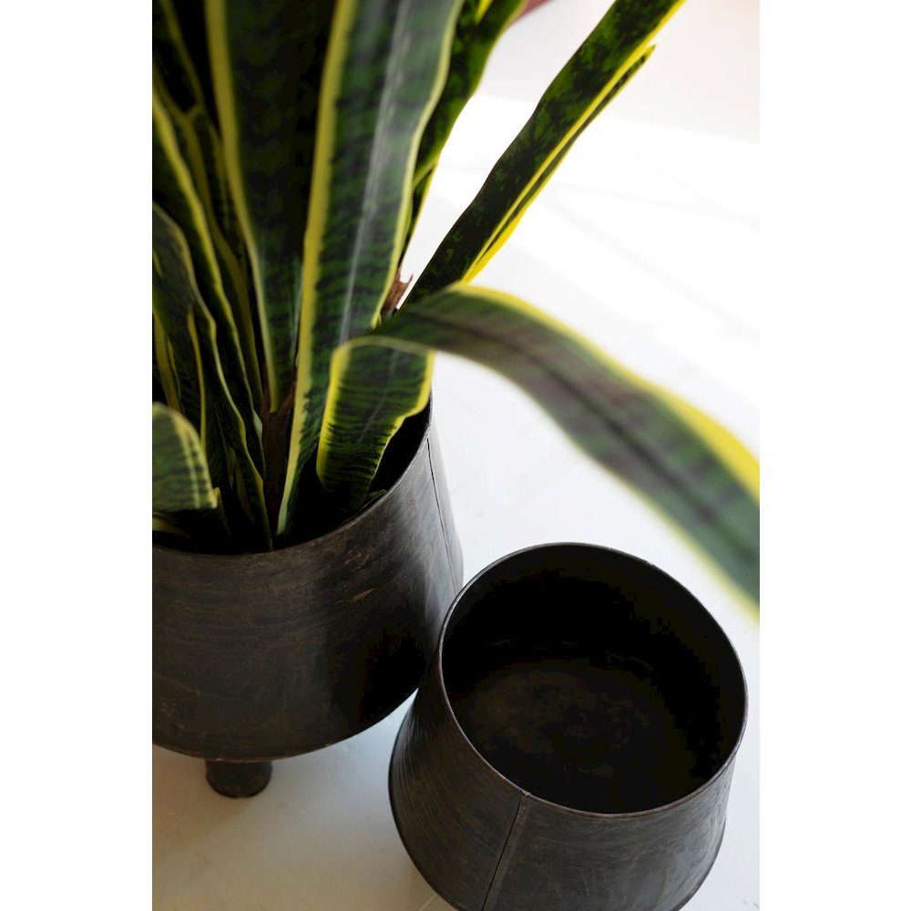 Set Of Two Hand - Hammered Iron Planters With Legs. Picture 4