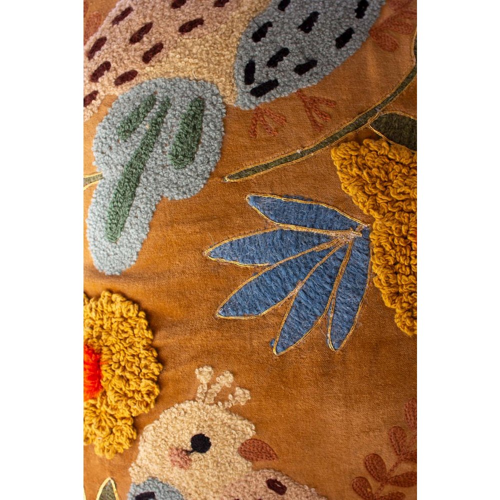 Set Of Two Embroidery Pillows With Birds - One Each Color. Picture 3