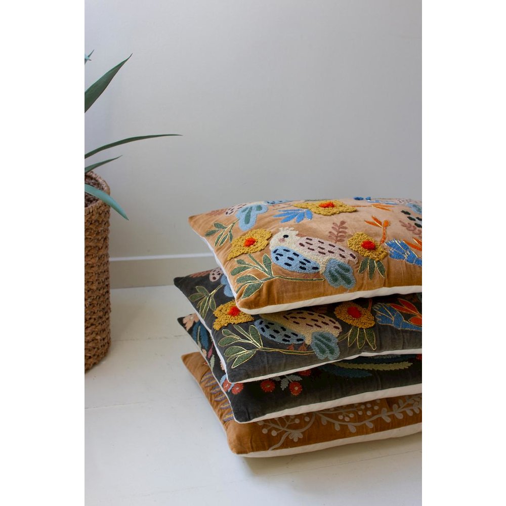 Set Of Two Embroidery Pillows With Flowers - One Each Color. Picture 4