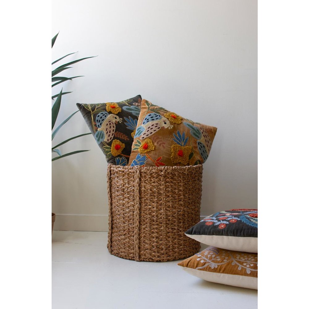 Set Of Two Embroidery Pillows With Flowers - One Each Color. Picture 5