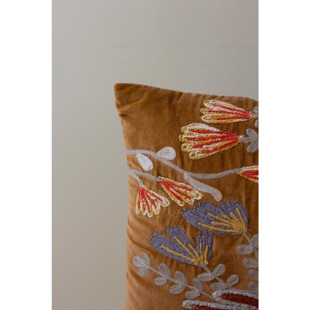Set Of Two Embroidery Pillows With Flowers - One Each Color. Picture 6