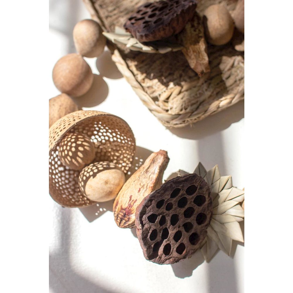 Mixed Dried Botanical Garland. Picture 2