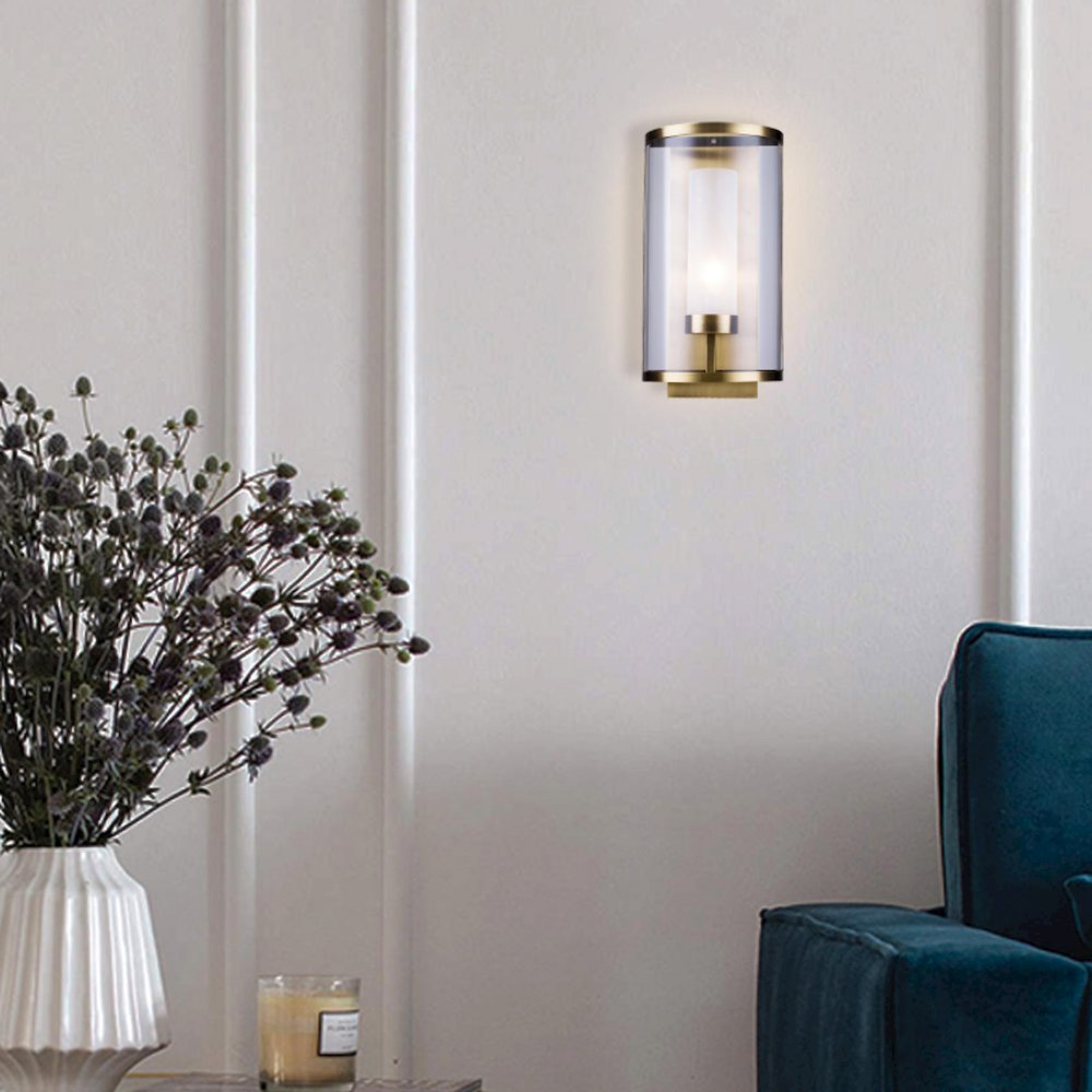 1-Light Antique Brass Metal Wall Sconce With A Clear Glass Shade. Picture 4