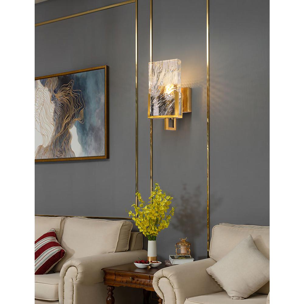 Wall Sconce Gold Metal & Crystal. Picture 5