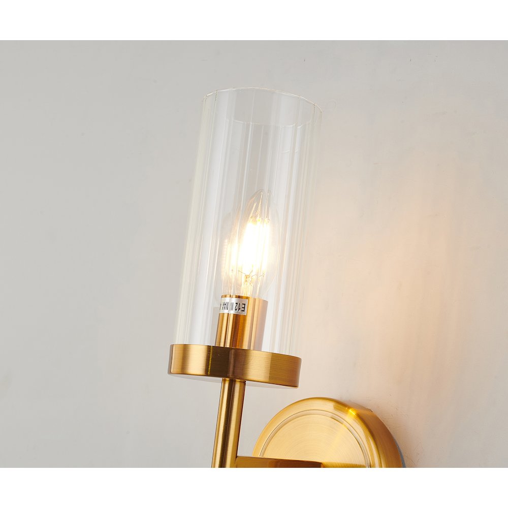 1-Light Antique Brass Metal Wall Sconce With A Clear Glass Shade. Picture 3
