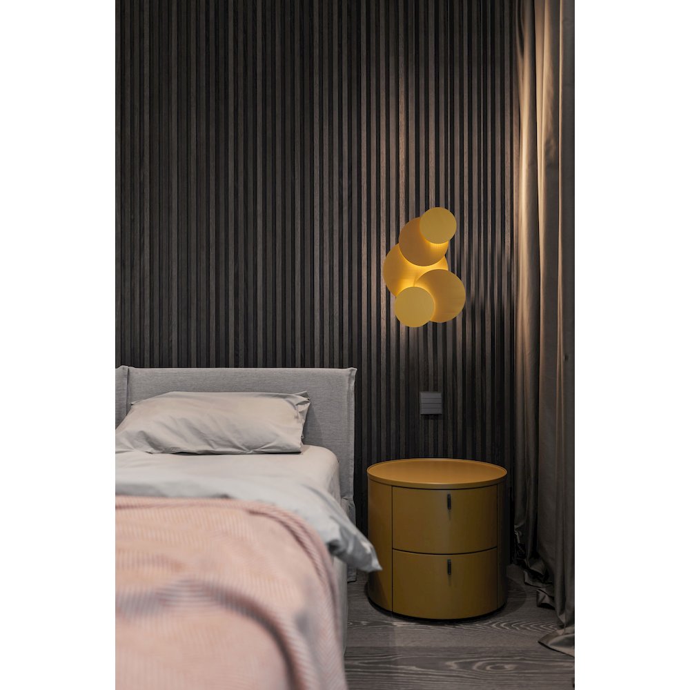 3-Light Brass LED Wall Sconce With Round Stacked Plates. Picture 5