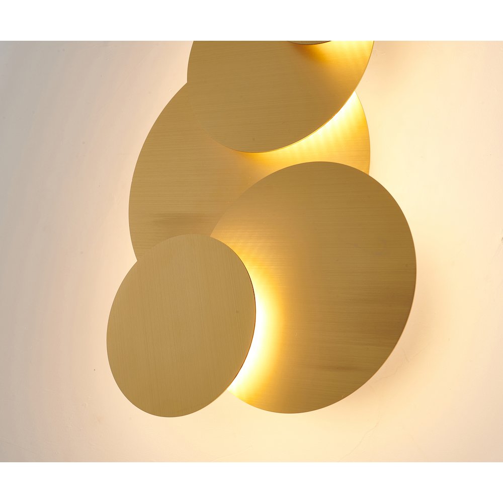 3-Light Brass LED Wall Sconce With Round Stacked Plates. Picture 3