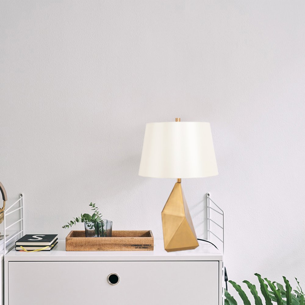 1-Light Gold Metal Table Lamp With A Drum Shade. Picture 3