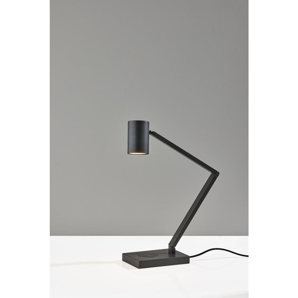 Newman Task Lamp w. Wireless Charging. Picture 2